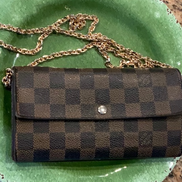 Louis Vuitton Handbags - What a DEAL!!!! LV  Wallet, Unbranded Chain, Lock and Key ‼️
